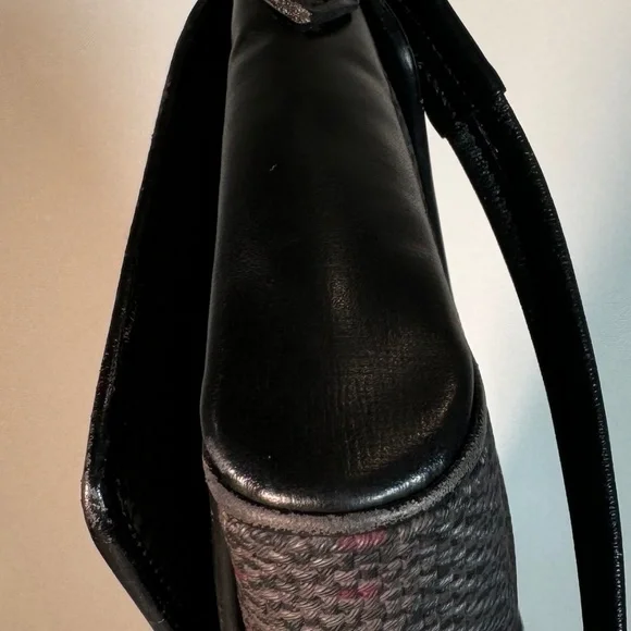 YSL Vintage Crossbody - Picture 4 of 16